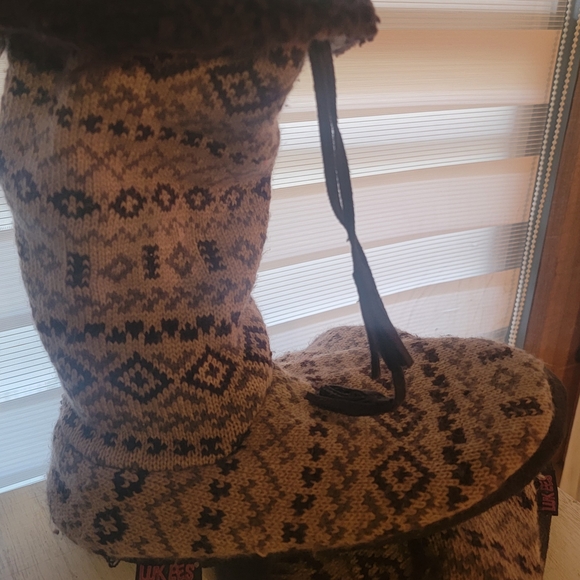 Cozy Brown Patterned Women's Boots - Picture 5 of 12
